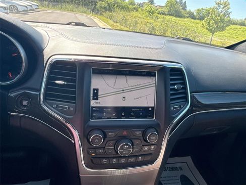 Used 2018 Jeep Grand Cherokee Overland AWD/4WD image 35