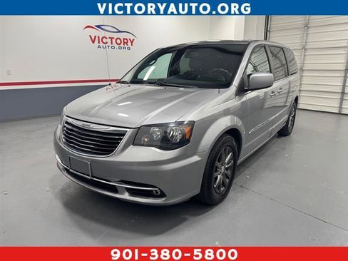 Used 2016 Chrysler Town & Country S w/ Driver Convenience Group FWD image 1