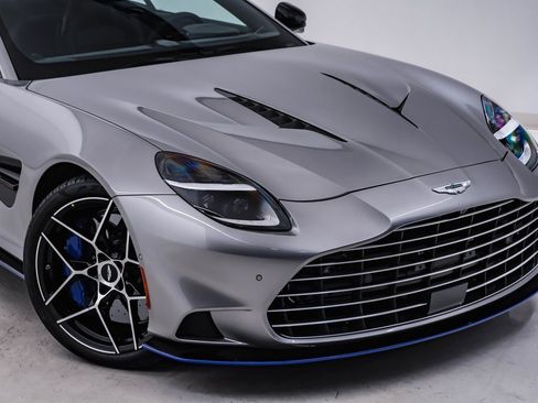 New 2025 Aston Martin Vanquish image 4