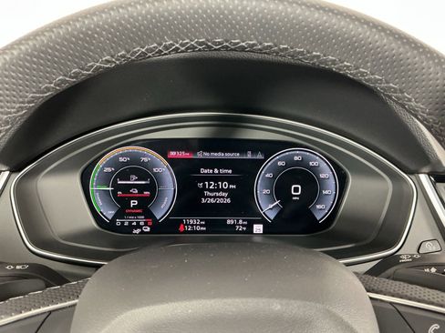 Used 2024 Audi Q5 e Premium Plus w/ Premium Plus Package image 12