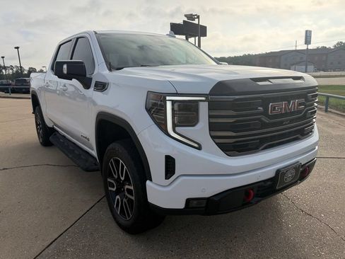 Used 2025 GMC Sierra 1500 AT4 w/ AT4 Premium Package AWD/4WD image 11