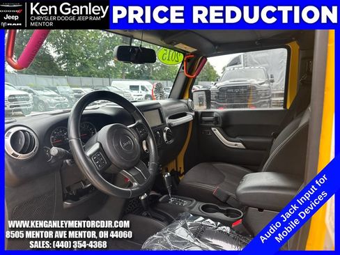 Used 2015 Jeep Wrangler Unlimited Sahara w/ Dual Top Group AWD/4WD image 17