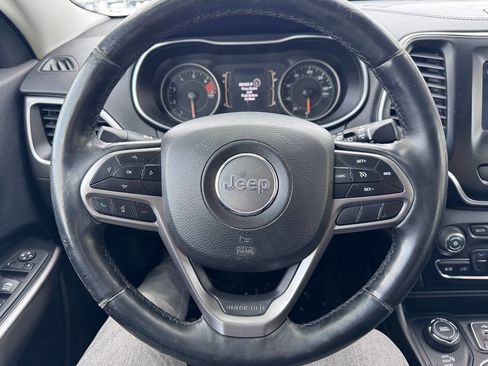 Used 2019 Jeep Cherokee Latitude Plus w/ Cold Weather Group image 10