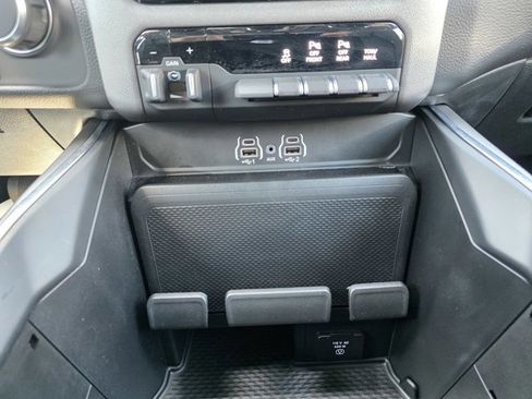 Used 2026 RAM 1500 Big Horn AWD/4WD image 9