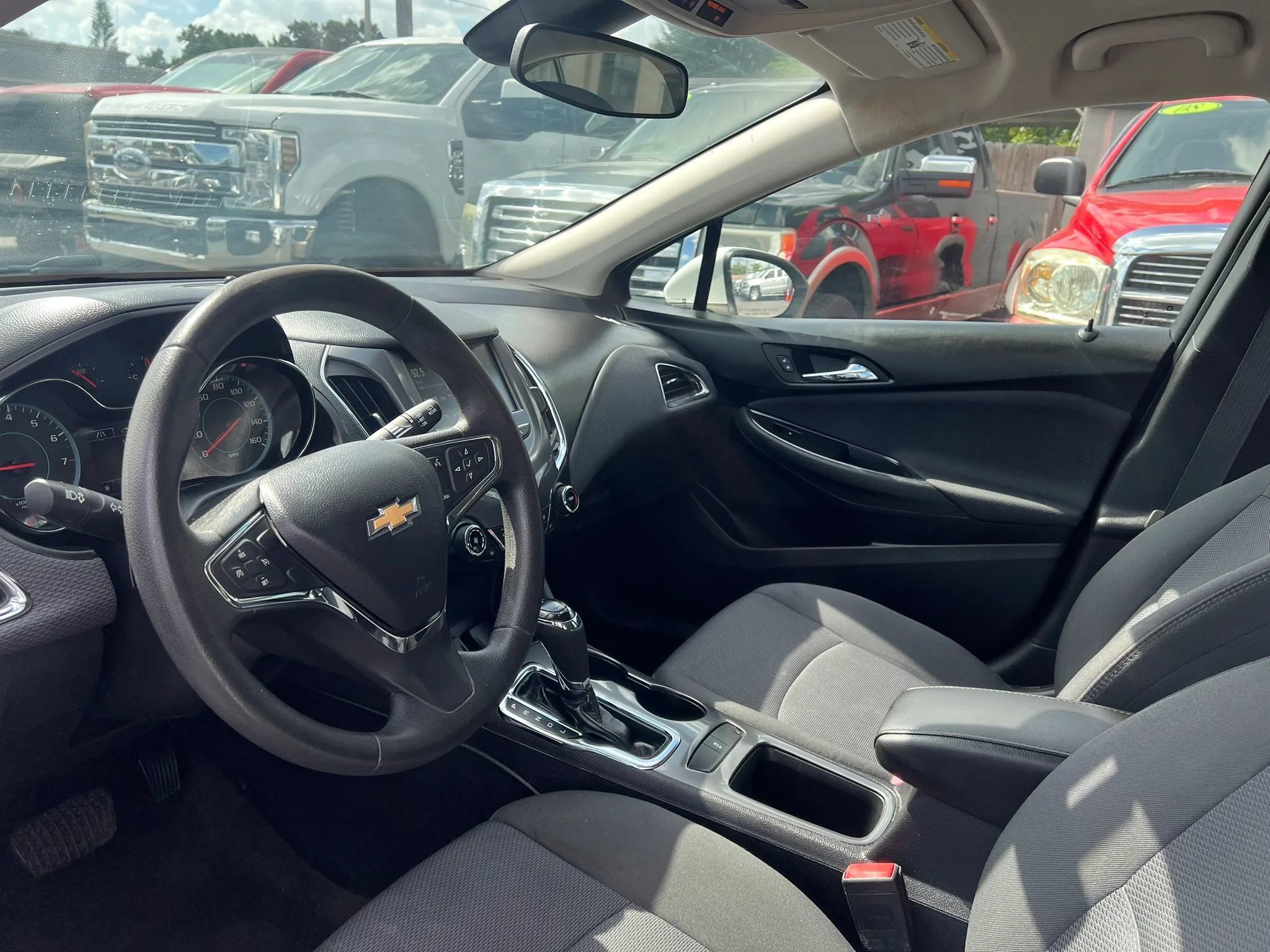 Used 2018 Chevrolet Cruze LT w/ Convenience Package FWD image 9