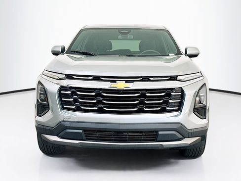 Used 2025 Chevrolet Equinox LT image 2