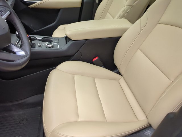 Used 2024 Cadillac XT4 Luxury w/ Cold Weather Package AWD/4WD image 19