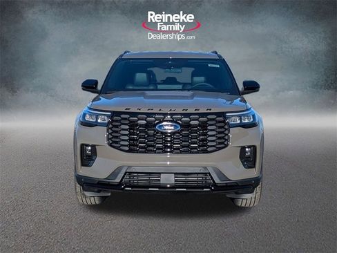 New 2026 Ford Explorer ST-Line image 2