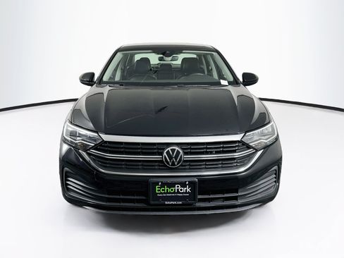 Used 2024 Volkswagen Jetta SE FWD image 2