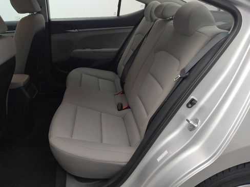 Used 2017 Hyundai Elantra SE w/ Cargo Package image 18