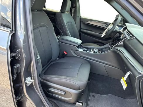 New 2026 Jeep Grand Cherokee Laredo AWD/4WD image 31