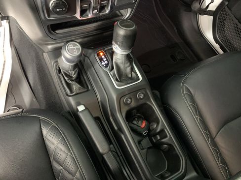 Used 2021 Jeep Gladiator Sport AWD/4WD image 23