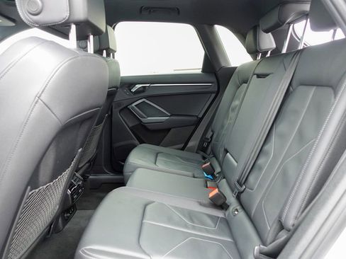 Used 2025 Audi Q3 2.0T Premium w/ Black Optic Sport Package image 26