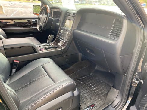Used 2016 Lincoln Navigator Reserve image 29