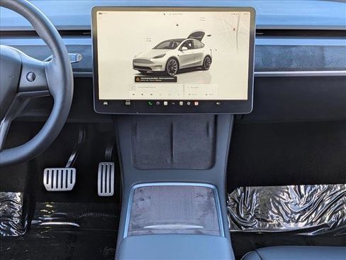 Used 2023 Tesla Model Y Long Range image 19