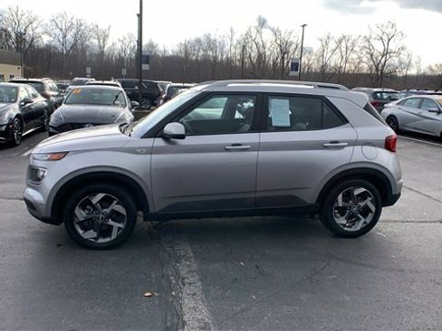 Certified 2023 Hyundai Venue SEL image 2