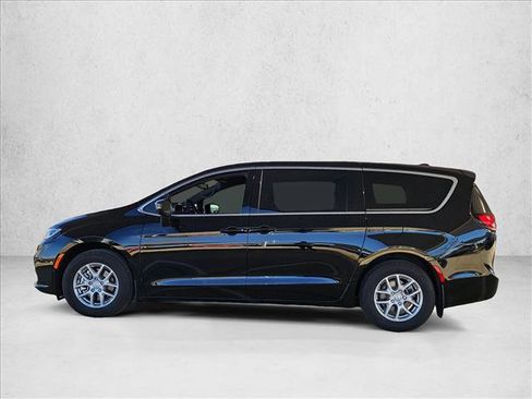 New 2026 Chrysler Pacifica Select image 5