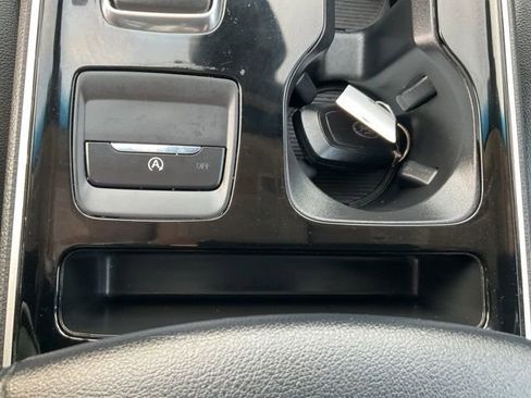 Used 2020 Ford Edge SEL image 16