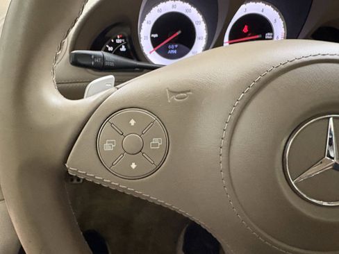 Used 2011 Mercedes-Benz SL 550 image 40