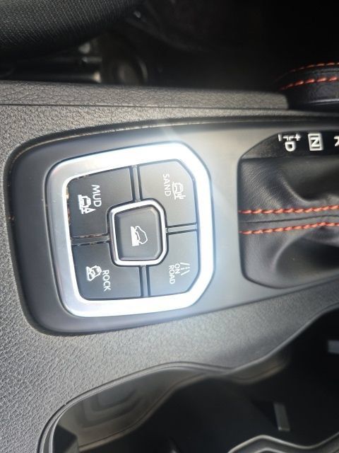 Used 2026 Nissan Frontier PRO-4X AWD/4WD image 27