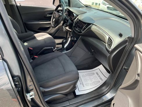 Used 2020 Chevrolet Trax LS AWD/4WD image 27