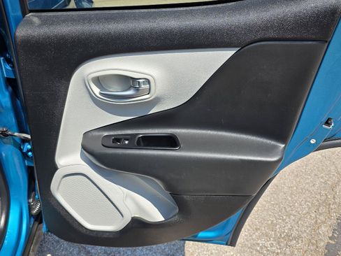 Used 2019 Jeep Renegade Limited AWD/4WD image 30