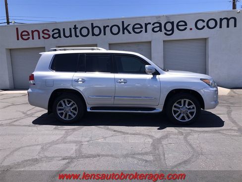 Used 2015 Lexus LX 570 4WD w/ Luxury Package image 1