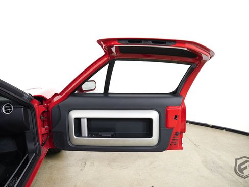 Used 2006 Ford GT RWD image 25