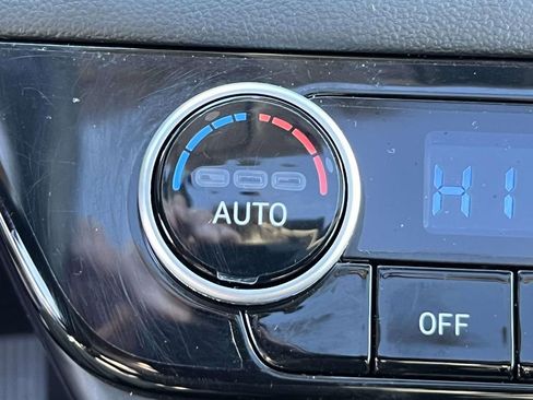 Used 2024 Hyundai Elantra SEL w/ Convenience Package image 38