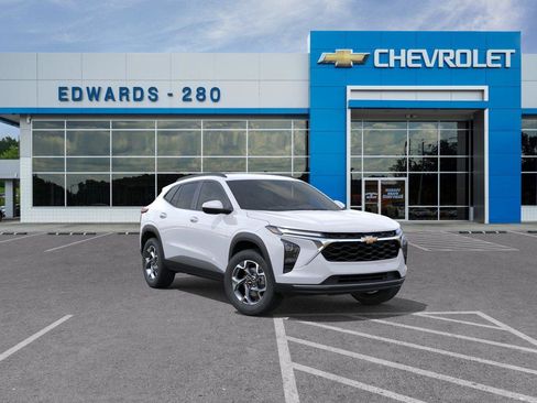 New 2026 Chevrolet Trax LT w/ Driver Confidence Package FWD image 1