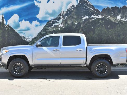 Used 2020 Toyota Tacoma SR image 6