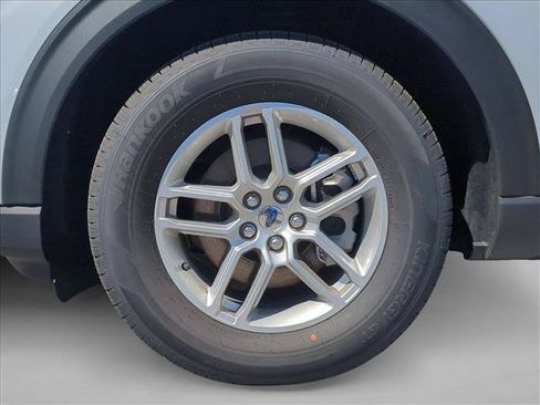 New 2026 Ford Explorer Active RWD image 9