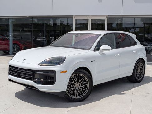 New 2026 Porsche Cayenne Turbo AWD/4WD image 1