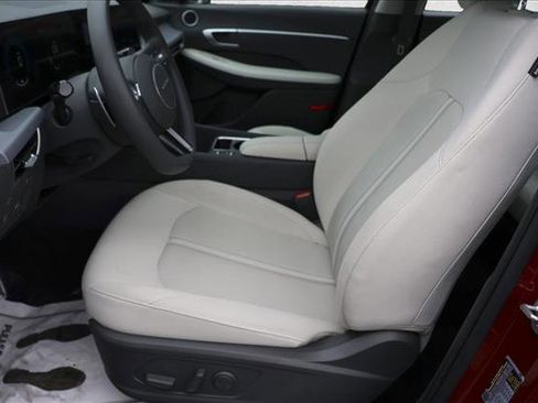 Certified 2025 Hyundai Sonata SEL FWD image 11