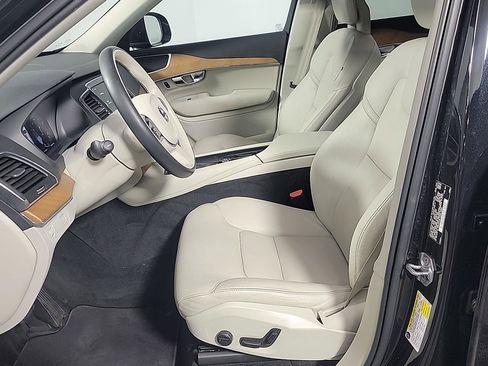 Used 2021 Volvo XC90 T6 Momentum w/ Climate Package image 21