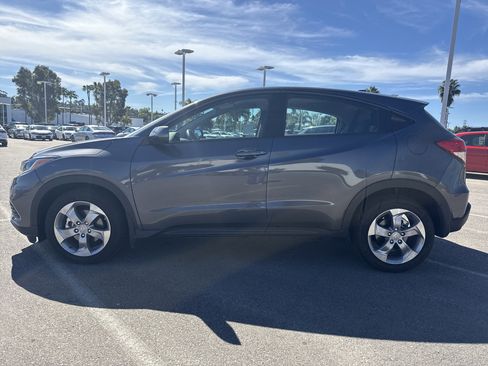 Certified 2022 Honda HR-V LX image 2