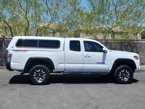 Used 2021 Toyota Tacoma TRD Off-Road w/ Technology Package AWD/4WD image 9