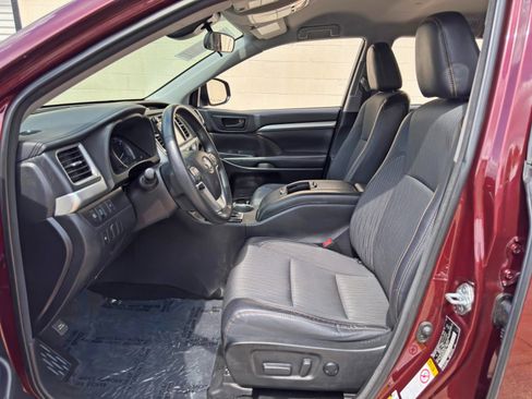 Used 2018 Toyota Highlander Plus AWD/4WD image 15