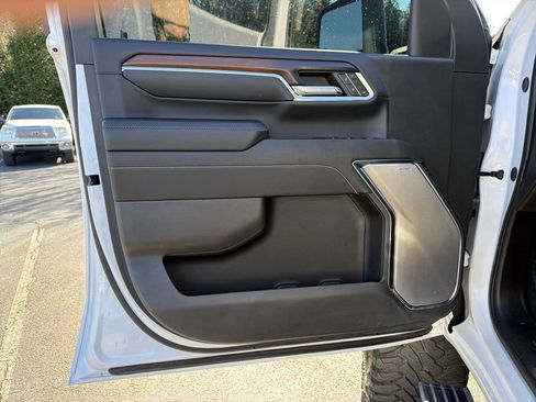 Used 2024 GMC Sierra 2500 Denali w/ Denali Reserve Package image 9