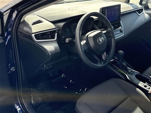 Used 2023 Toyota Corolla LE image 2