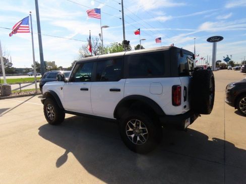 Used 2023 Ford Bronco Badlands image 14