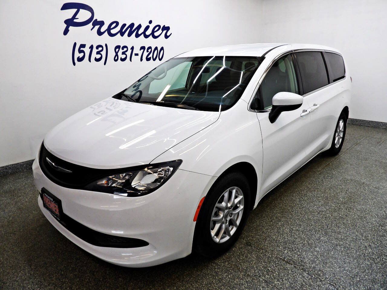 Used 2021 Chrysler Voyager LX FWD image 1