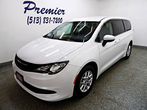 Used 2021 Chrysler Voyager LX FWD image 1