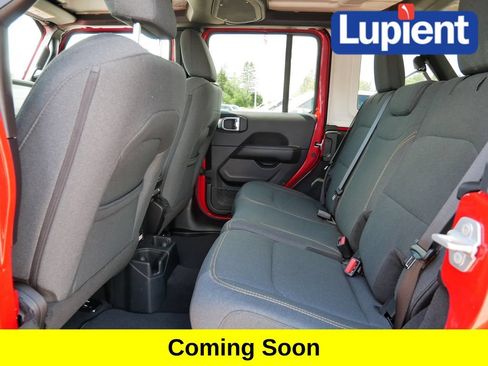 Used 2025 Jeep Wrangler Unlimited Sahara AWD/4WD image 9