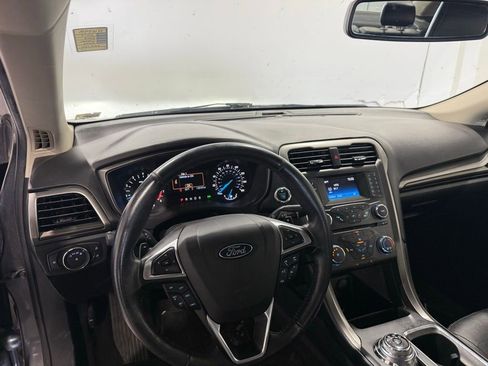 Used 2017 Ford Fusion SE image 10