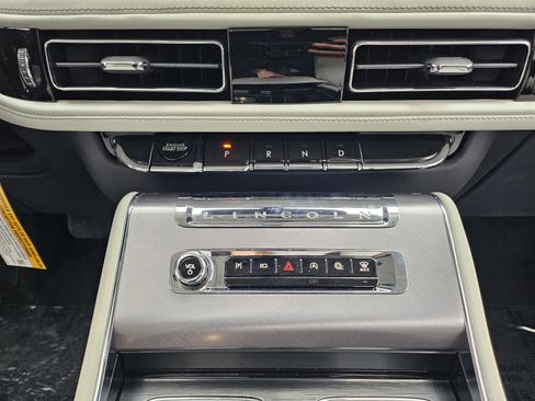 New 2026 Lincoln Aviator AWD image 20