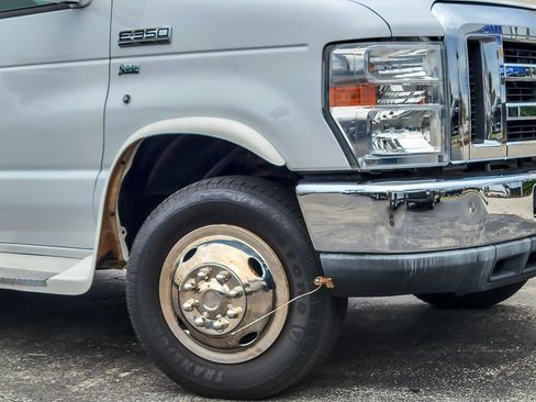 Used 2014 Ford E-350 and Econoline 350 Super Duty image 3