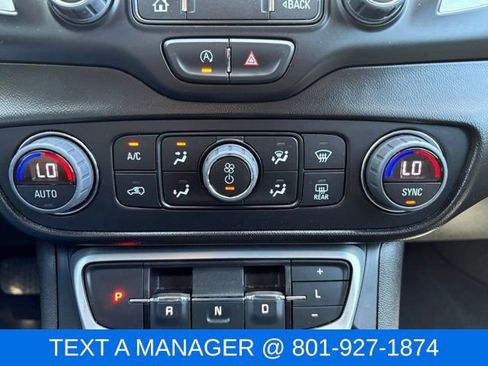 Used 2024 GMC Terrain SLT AWD/4WD image 29