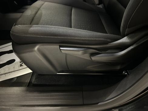 Used 2025 Chevrolet Equinox EV LT FWD image 12