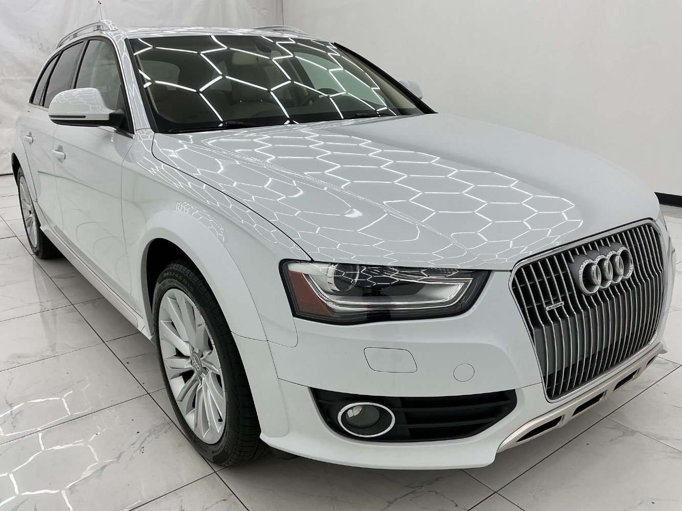 Used 2016 Audi A4 Premium Plus w/ Technology Package AWD/4WD image 3